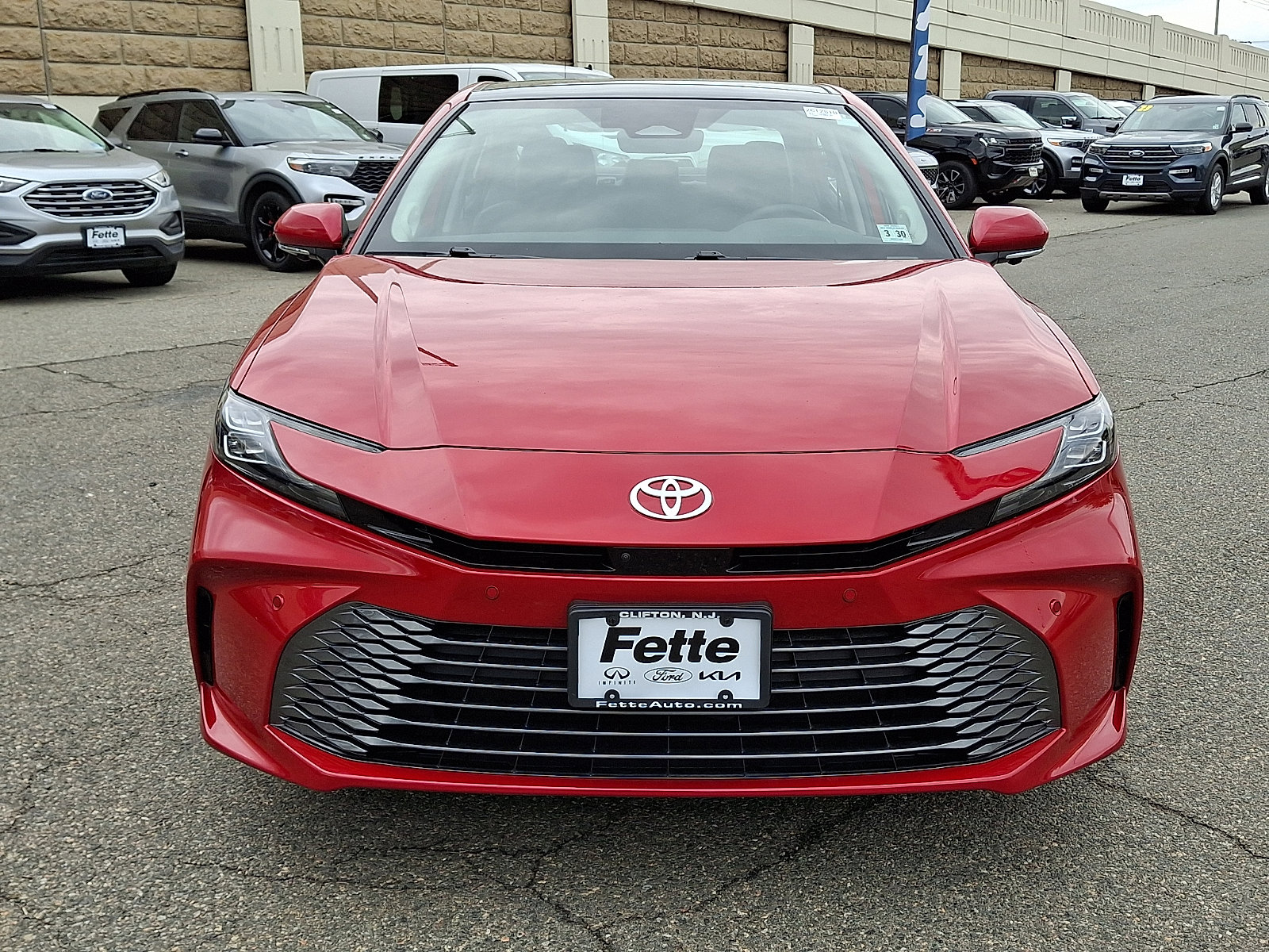 Used 2025 Toyota Camry XLE w/ Premium Plus Package AWD/4WD image 2