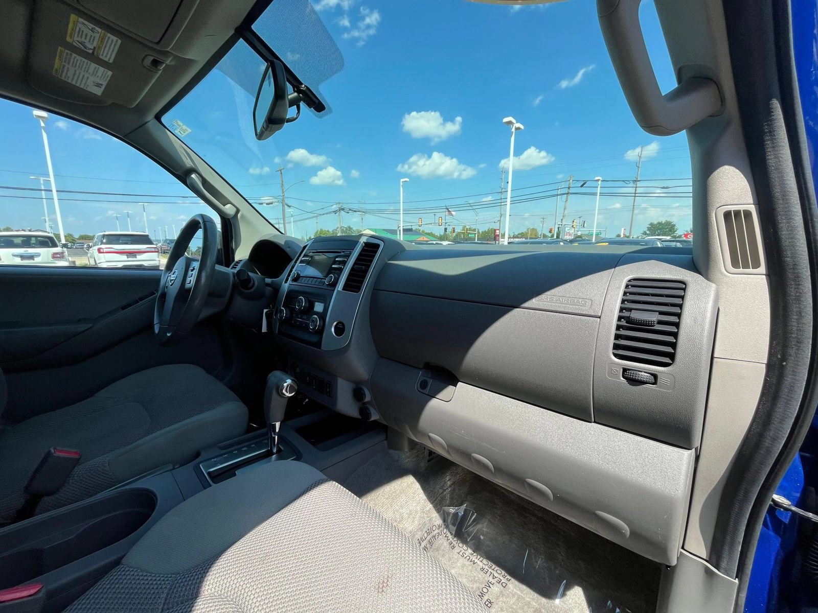 Used 2014 Nissan Frontier SV w/ SV Value Truck Package AWD/4WD image 31