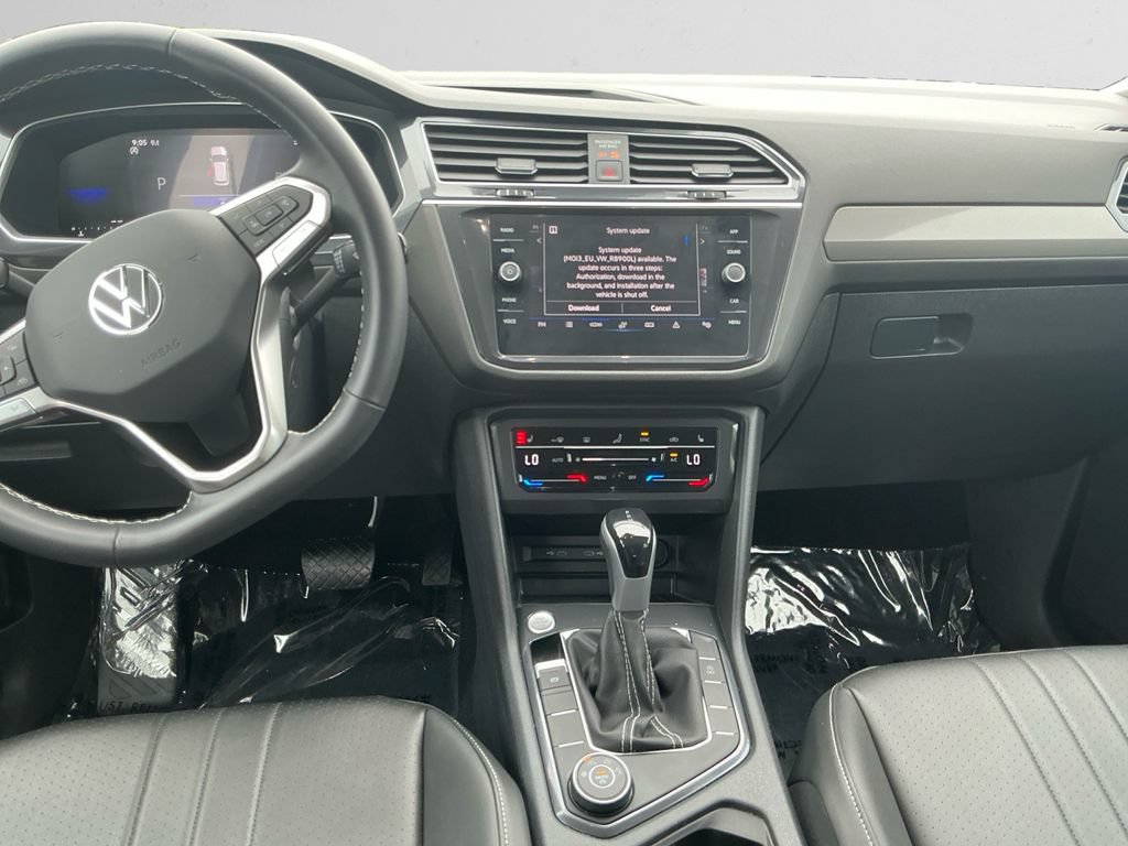 Used 2023 Volkswagen Tiguan SE AWD/4WD image 11