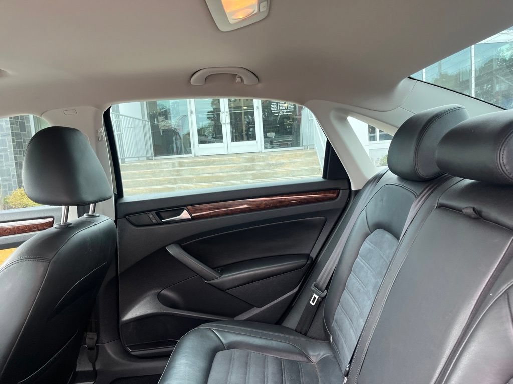 Used 2012 Volkswagen Passat TDI SEL Premium FWD image 10
