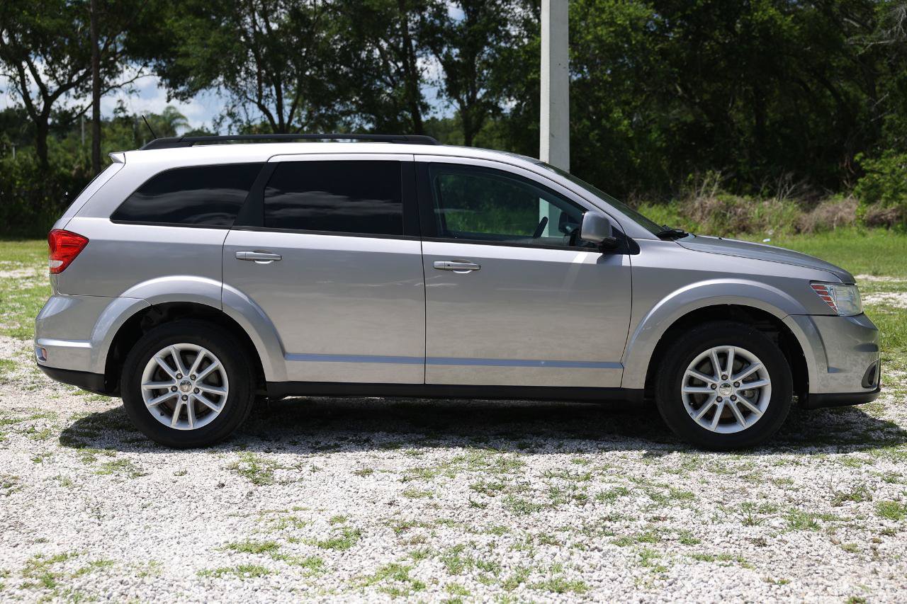 Used 2017 Dodge Journey SXT w/ Comfort/Convenience Group FWD image 13