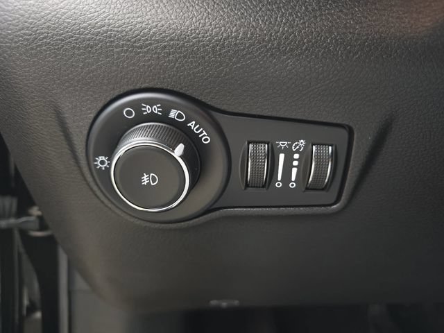 Used 2025 Jeep Compass Limited AWD/4WD image 37