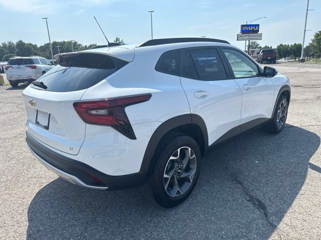 Certified 2025 Chevrolet Trax LT w/ Driver Confidence Package FWD image 9