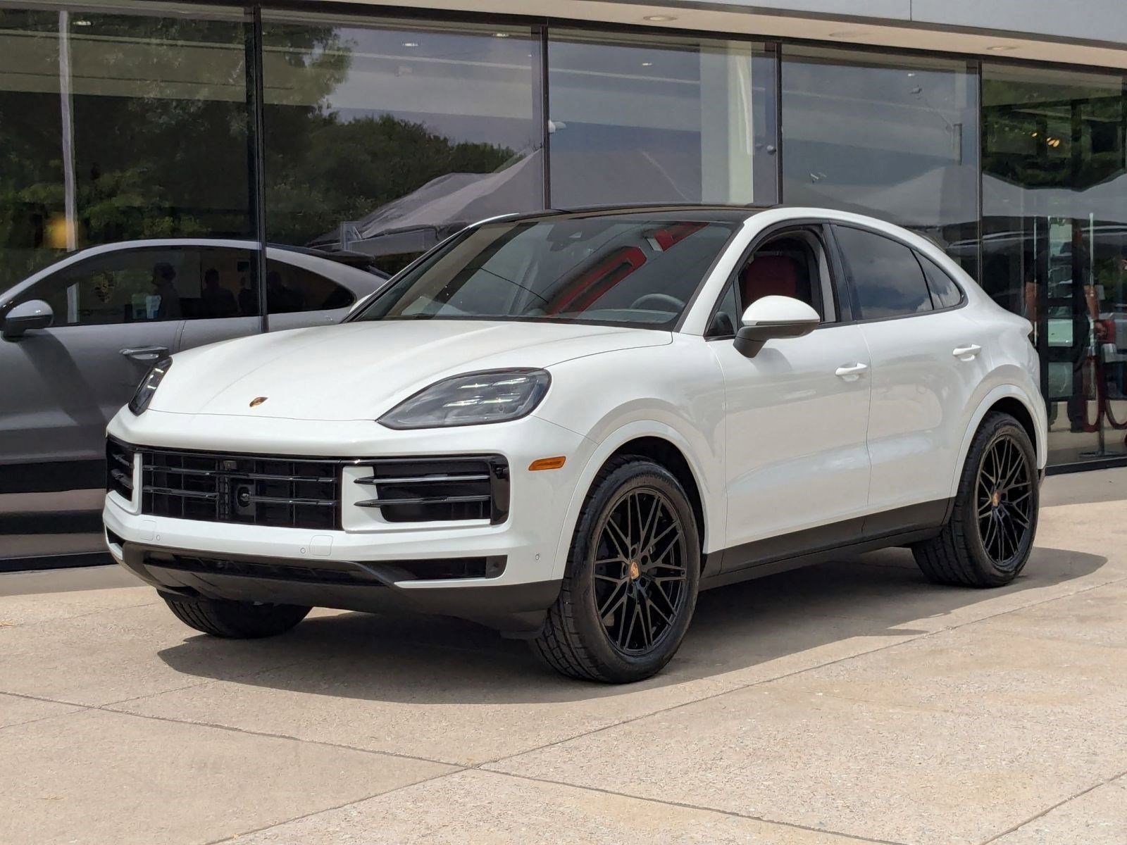 Certified 2025 Porsche Cayenne image 1