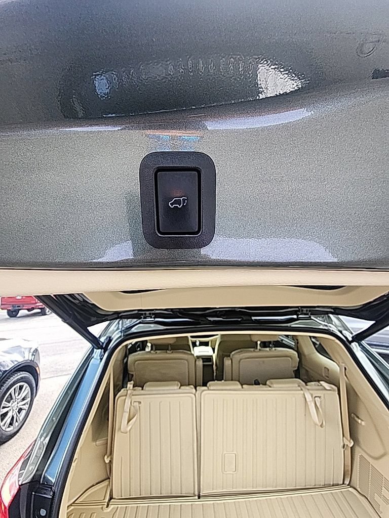 Used 2018 Toyota Highlander XLE AWD/4WD image 12