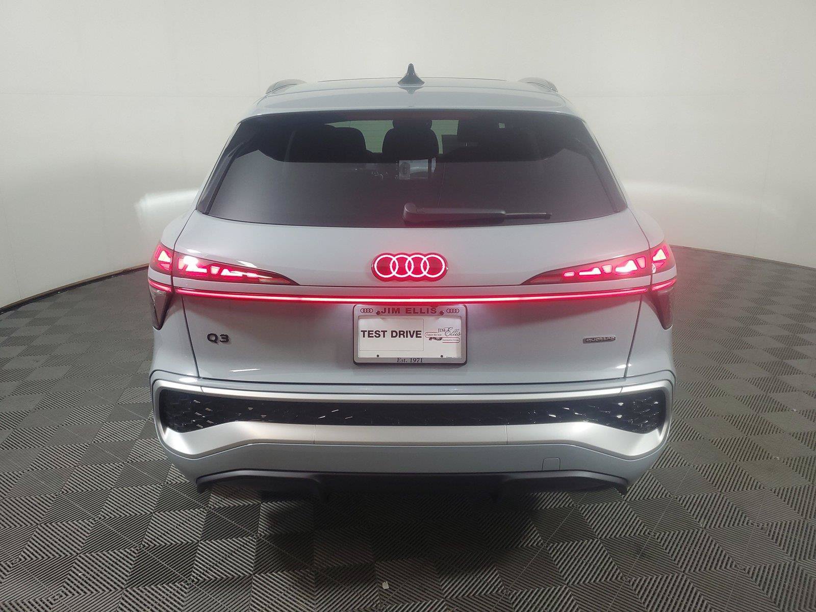 New 2026 Audi Q3 quattro 2.0T AWD/4WD image 5