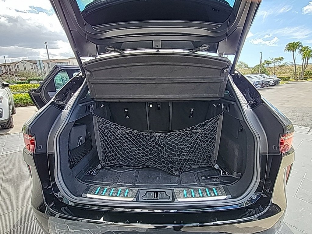 Used 2021 Jaguar F-PACE SVR image 22