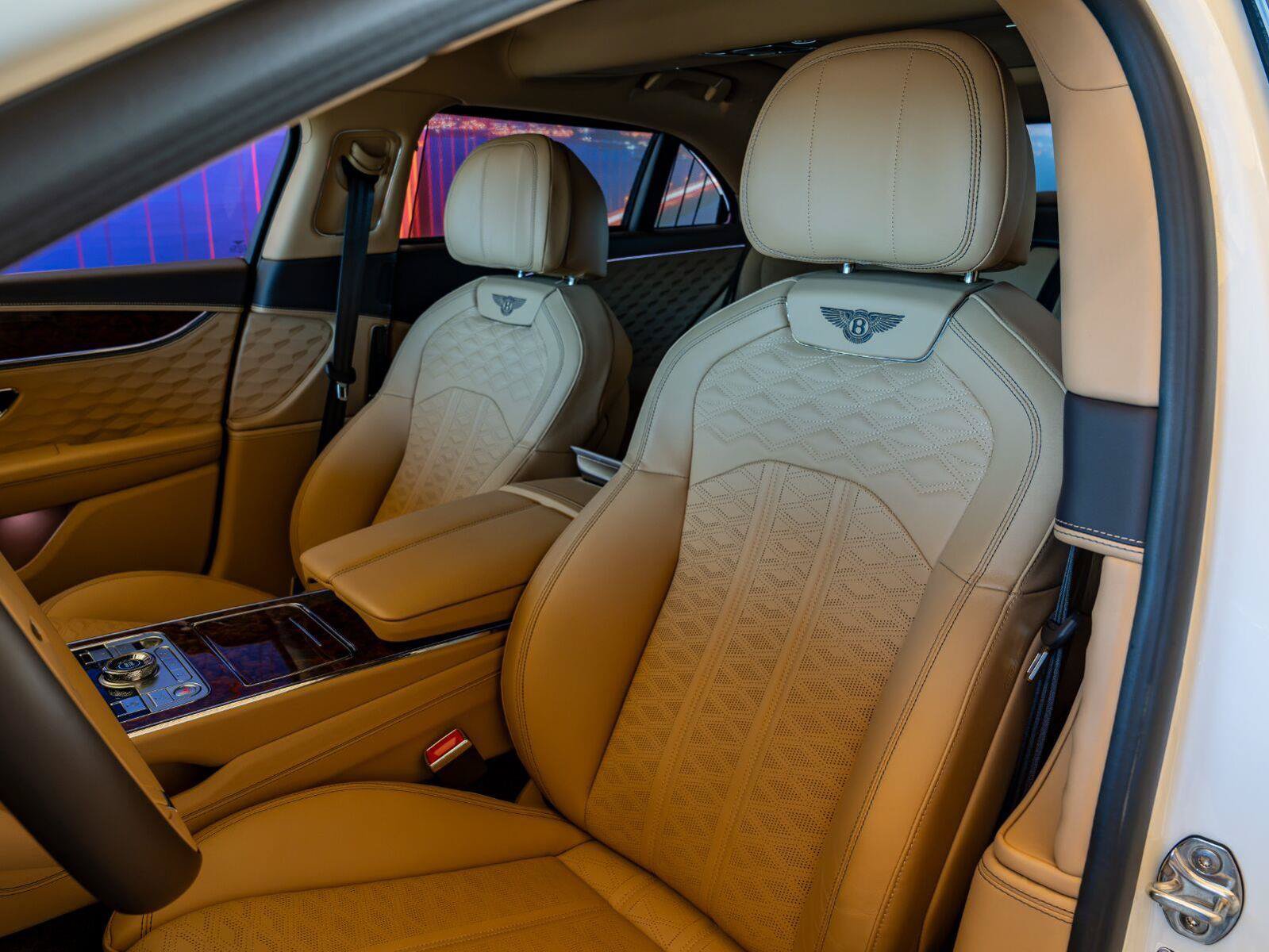 Used 2025 Bentley Flying Spur Plug-In Hybrid AWD/4WD image 11