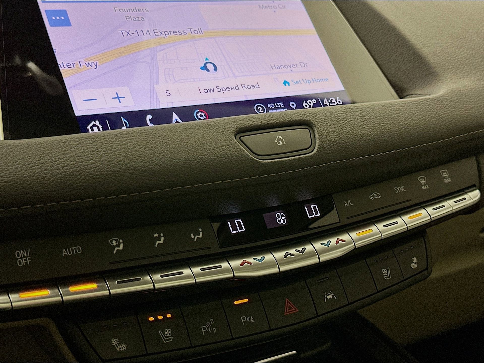Used 2023 Cadillac XT4 Premium Luxury w/ Enhanced Visibility Package FWD image 17