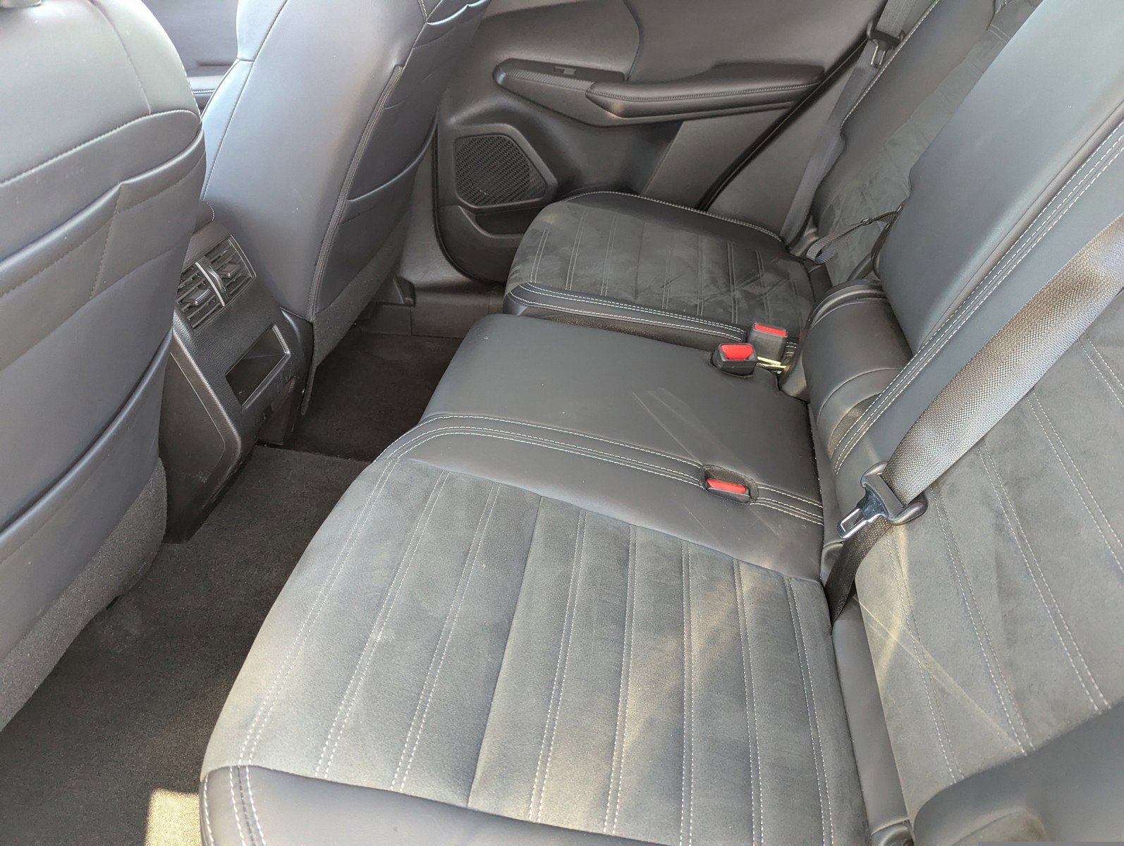 Used 2024 Mitsubishi Outlander SE image 29