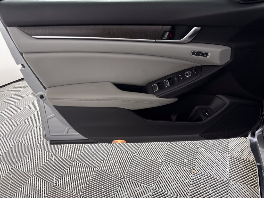 Used 2018 Honda Accord EX-L image 9