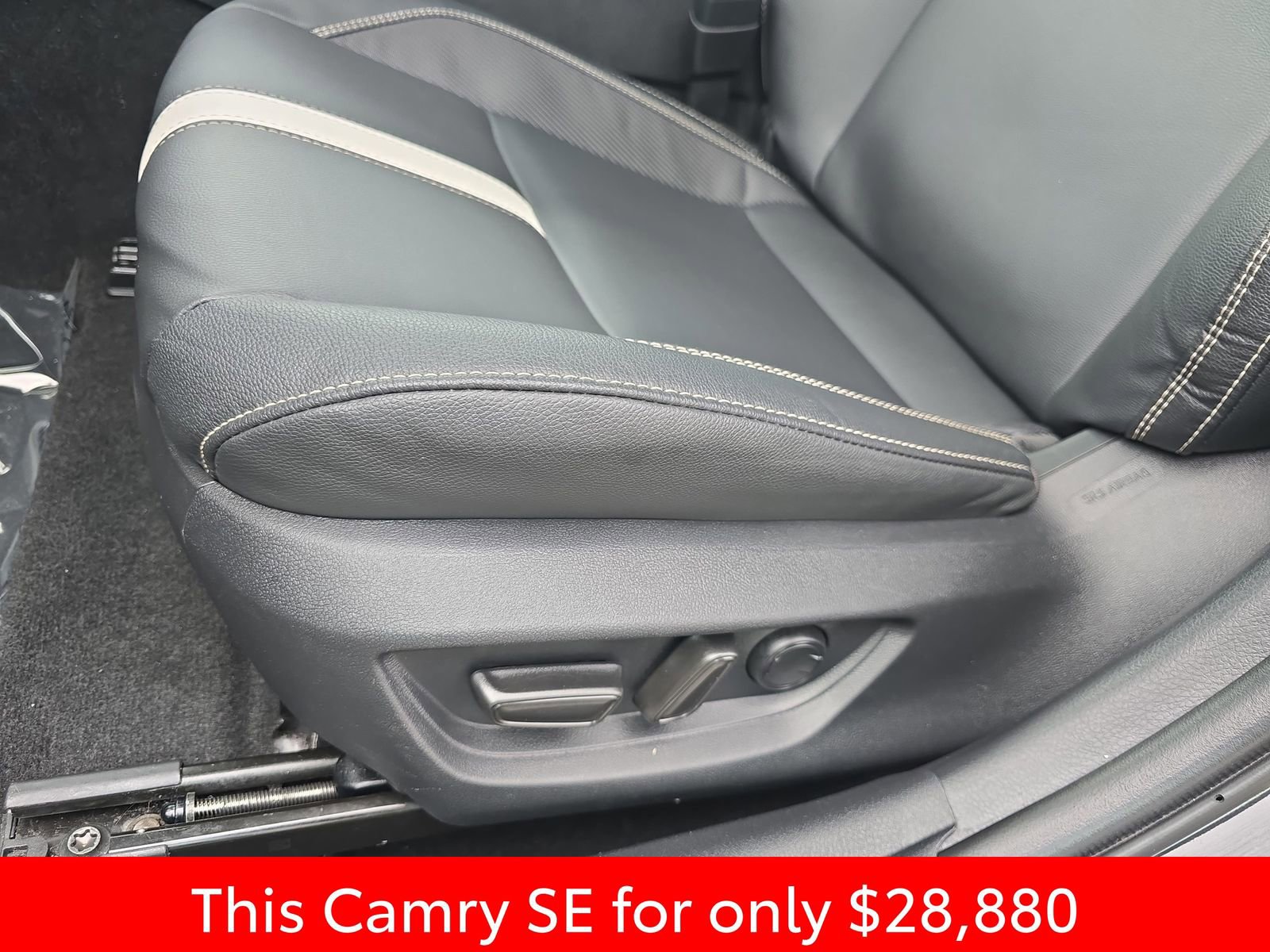 Used 2025 Toyota Camry SE image 33