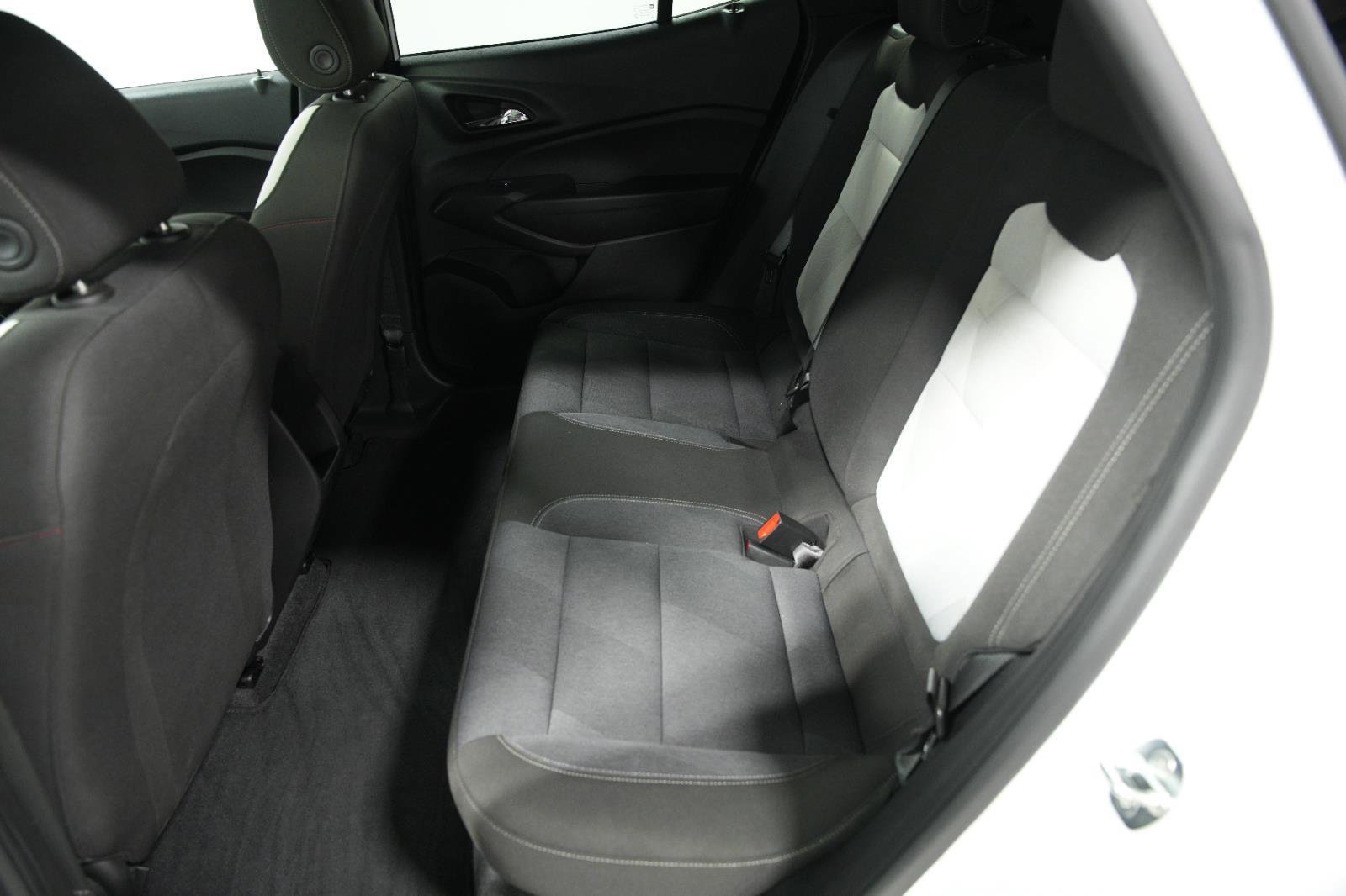 Used 2024 Chevrolet Trax RS w/ Sunroof Package FWD image 22
