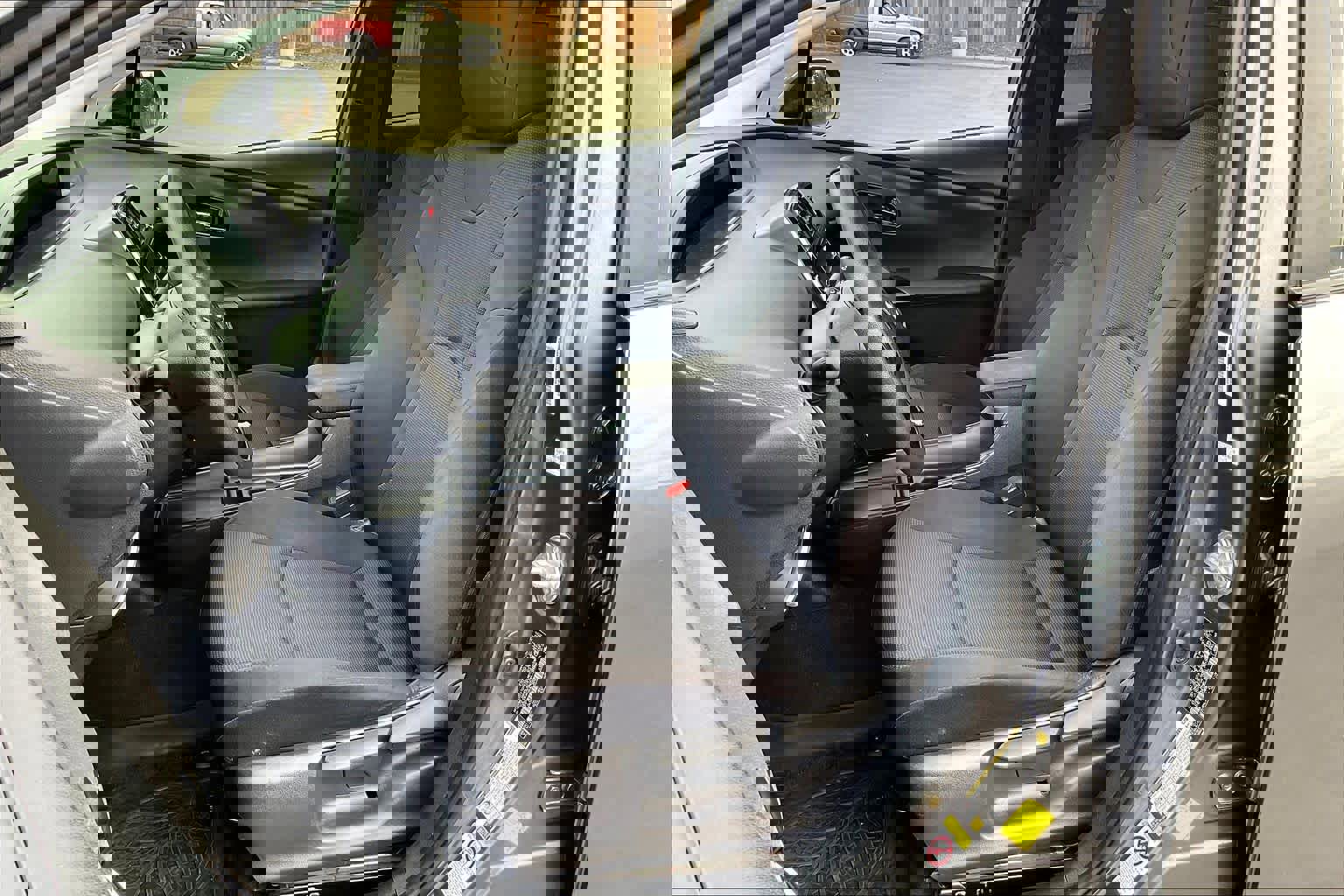 Used 2021 Toyota Prius L Eco image 27