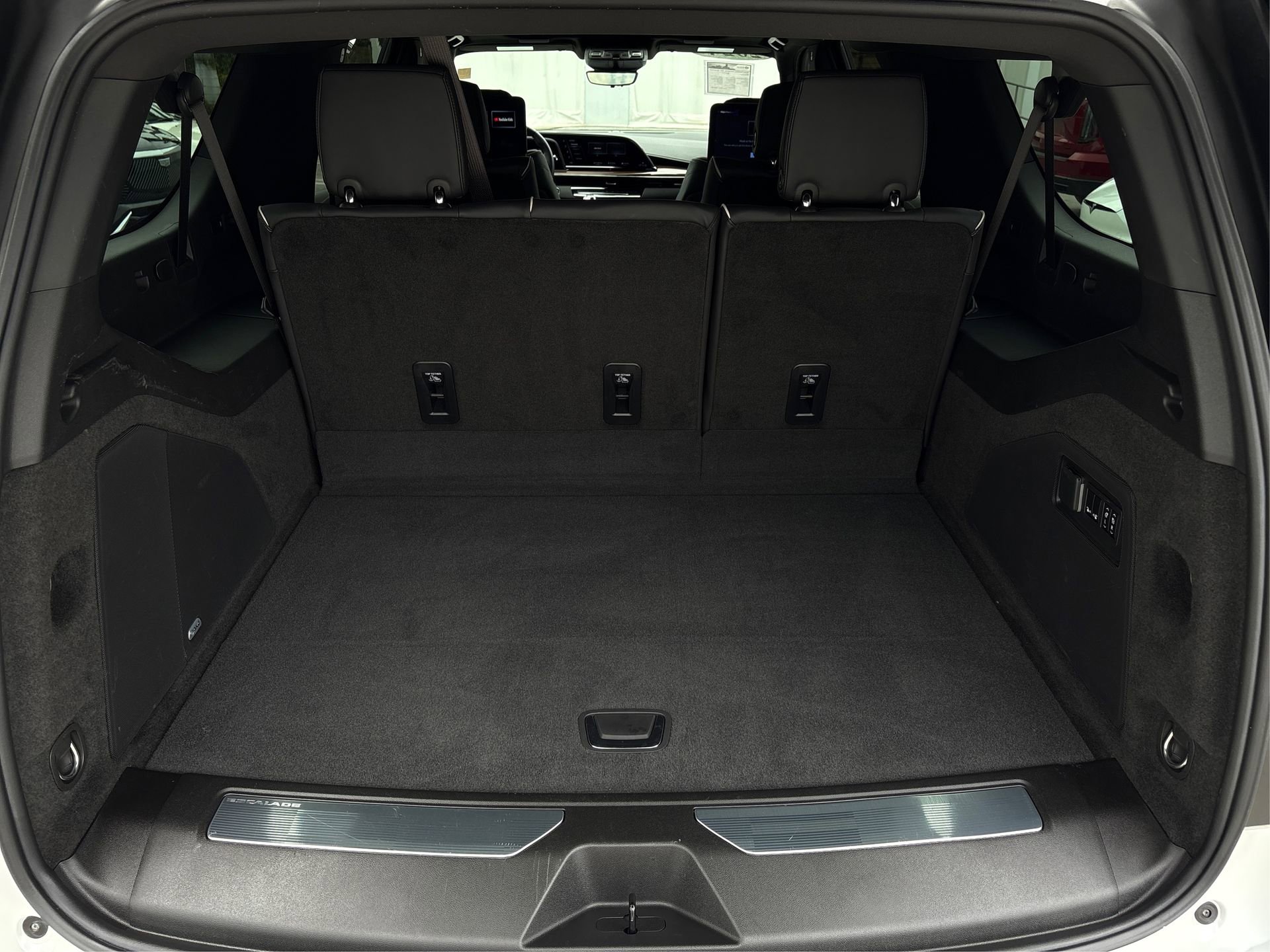 Certified 2024 Cadillac Escalade ESV Premium Luxury image 12