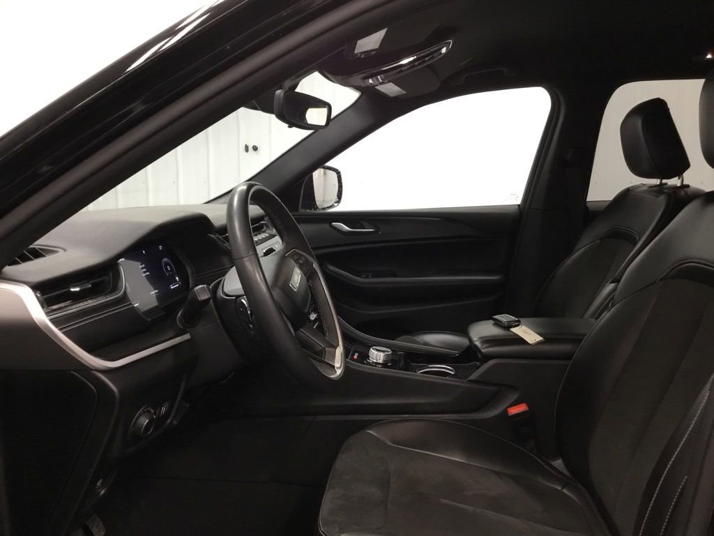 Used 2023 Jeep Grand Cherokee Altitude image 5