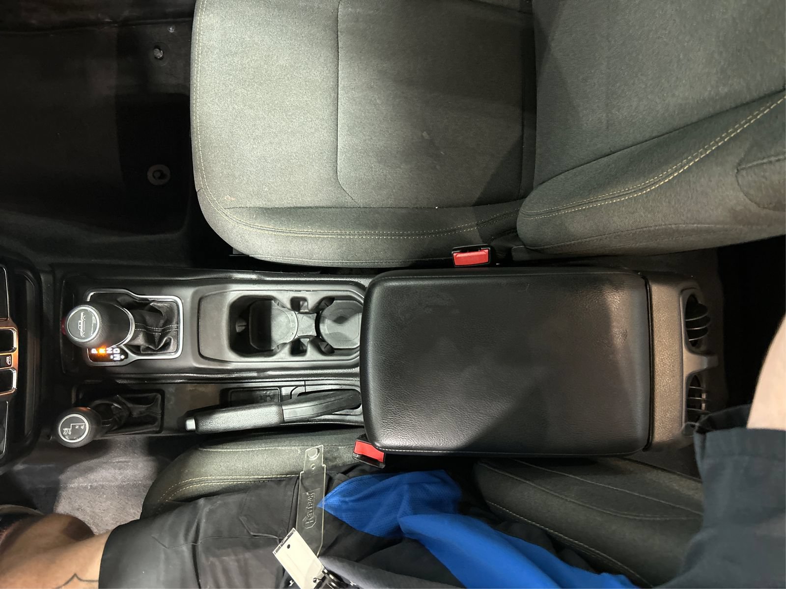 Used 2025 Jeep Gladiator Sport AWD/4WD image 14