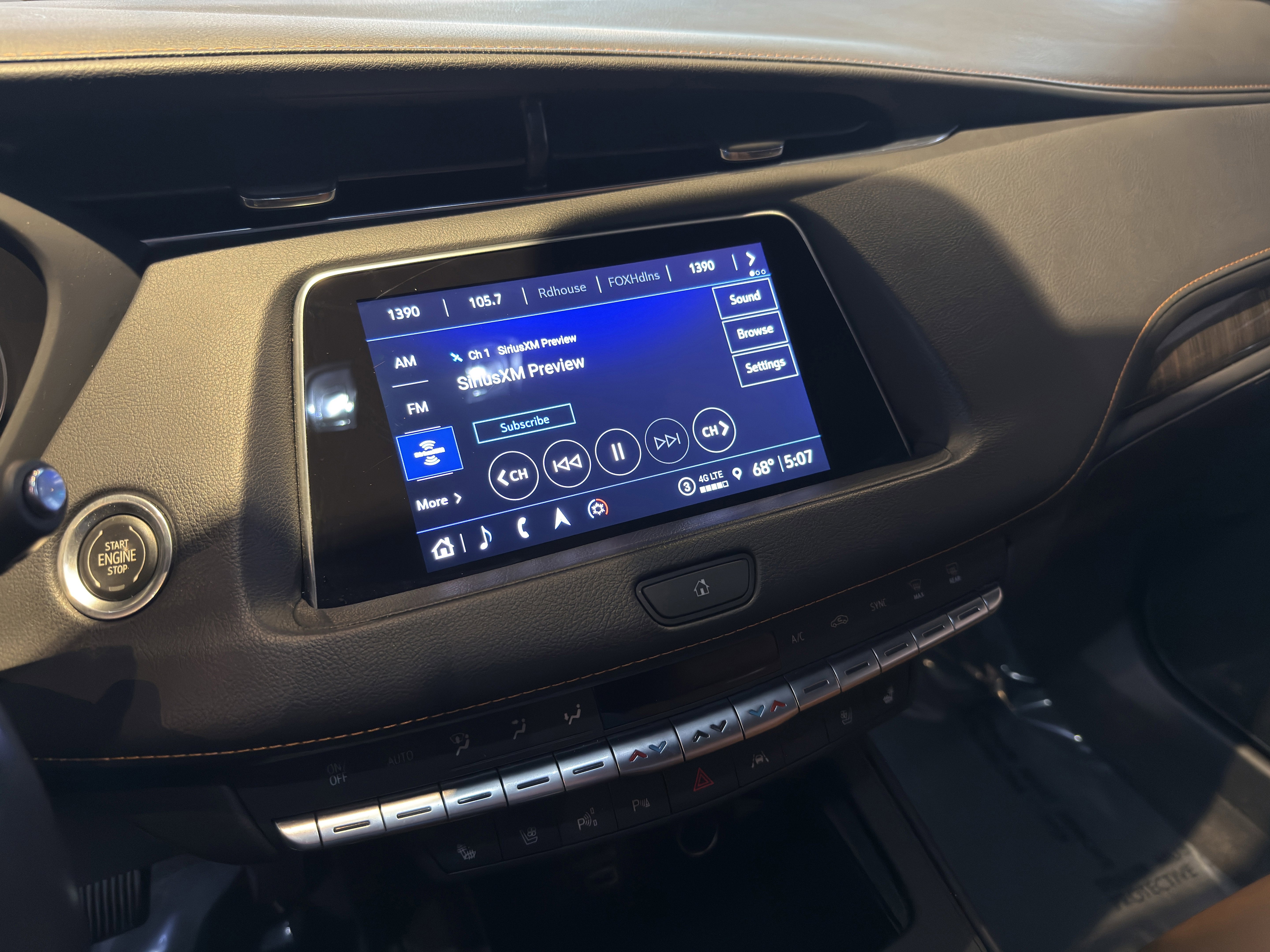 Certified 2022 Cadillac XT4 Premium Luxury w/ Enhanced Visibility Package image 15