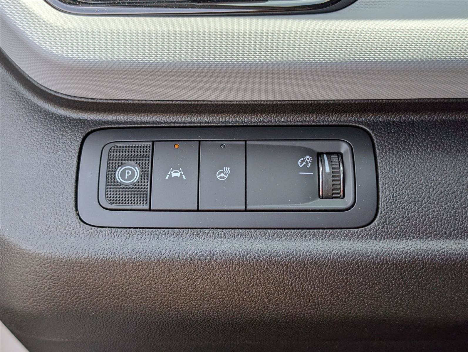 New 2027 Chevrolet Bolt LT w/ Comfort Package FWD image 16