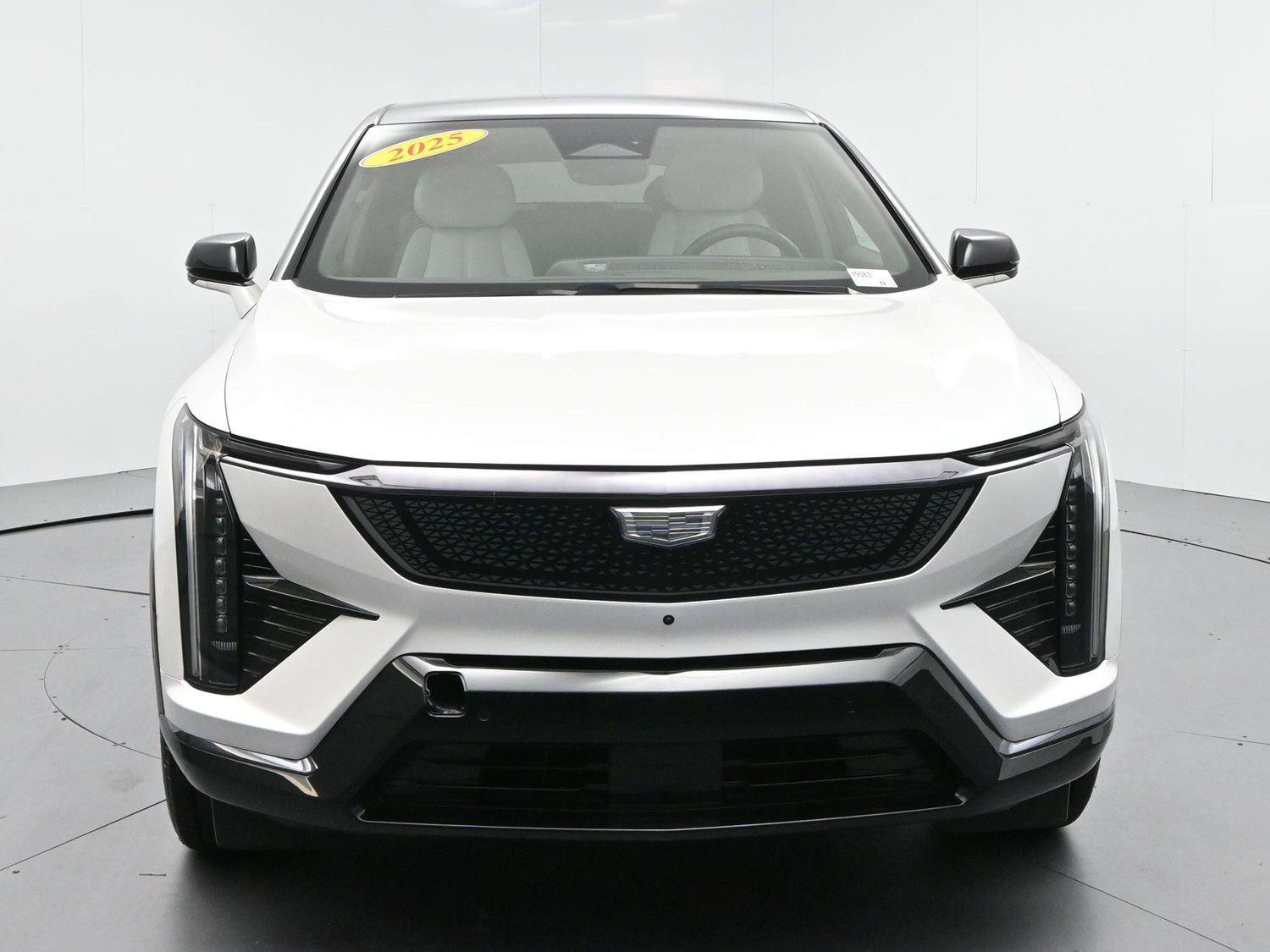Certified 2025 Cadillac Optiq Sport 1 AWD/4WD image 2