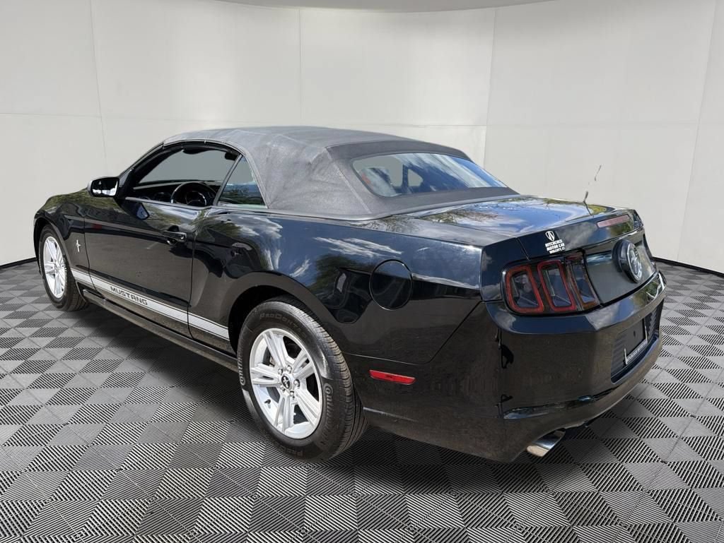 Used 2014 Ford Mustang Convertible RWD image 7