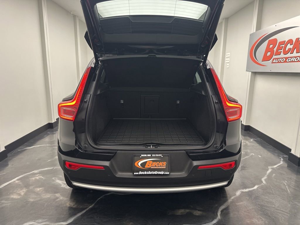 Used 2023 Volvo XC40 B5 Core image 26