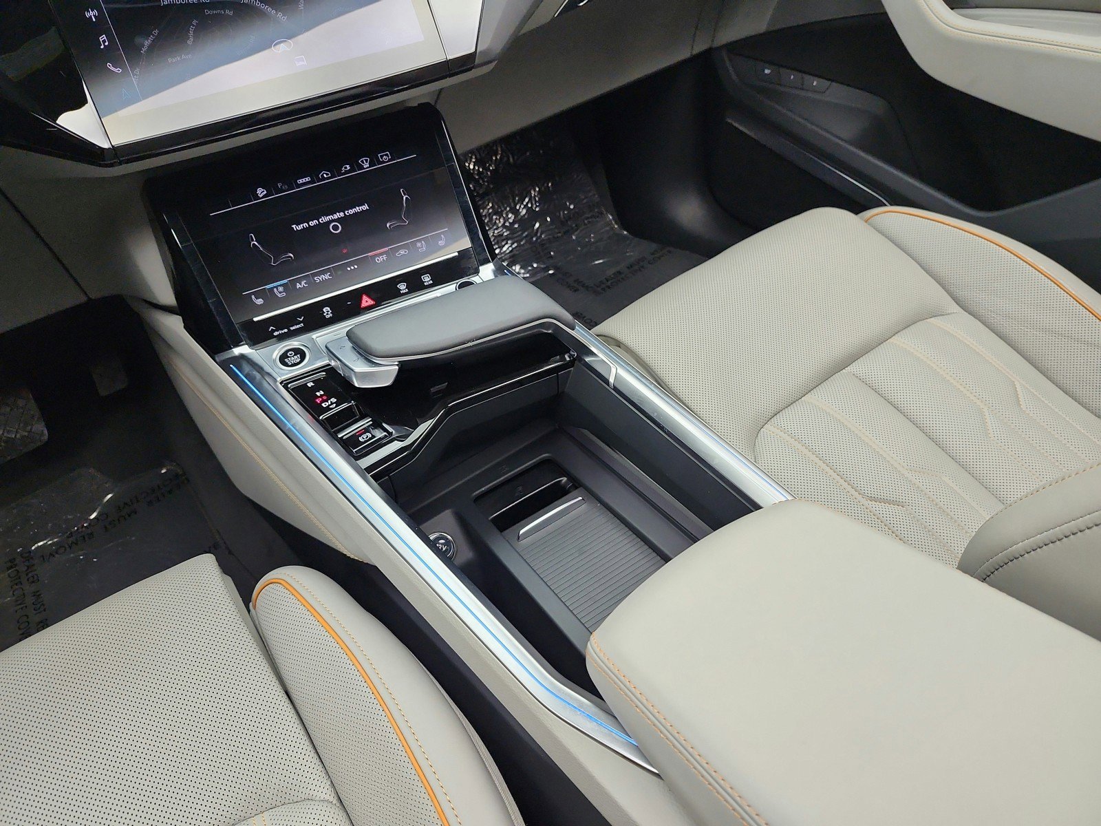 Used 2024 Audi Q8 e-tron Prestige w/ Prestige Package image 24