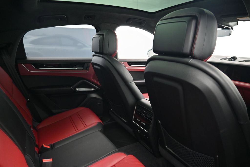 Certified 2025 Porsche Cayenne GTS AWD/4WD image 7