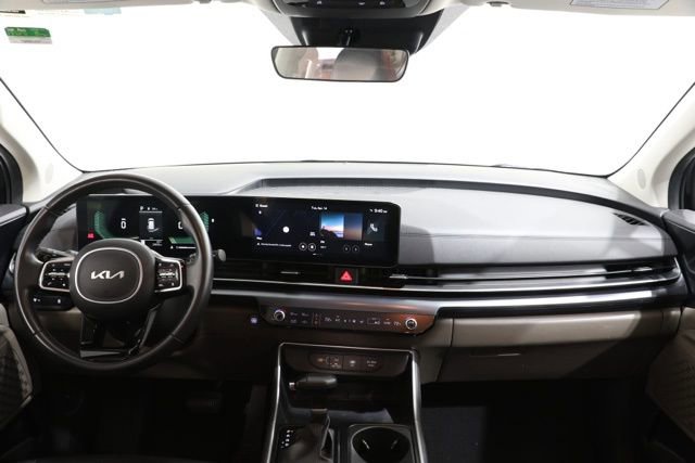 Used 2025 Kia Carnival image 14