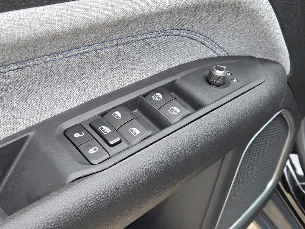 New 2026 Jeep Compass Latitude image 21