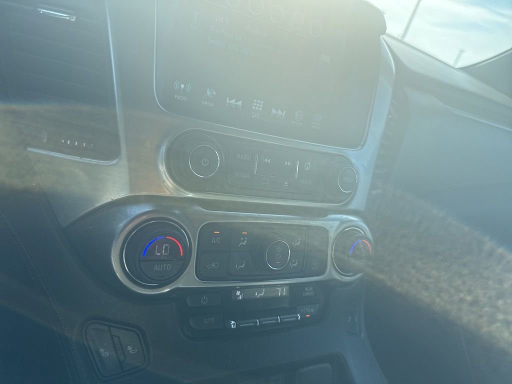 Used 2019 Chevrolet Suburban LT RWD image 16