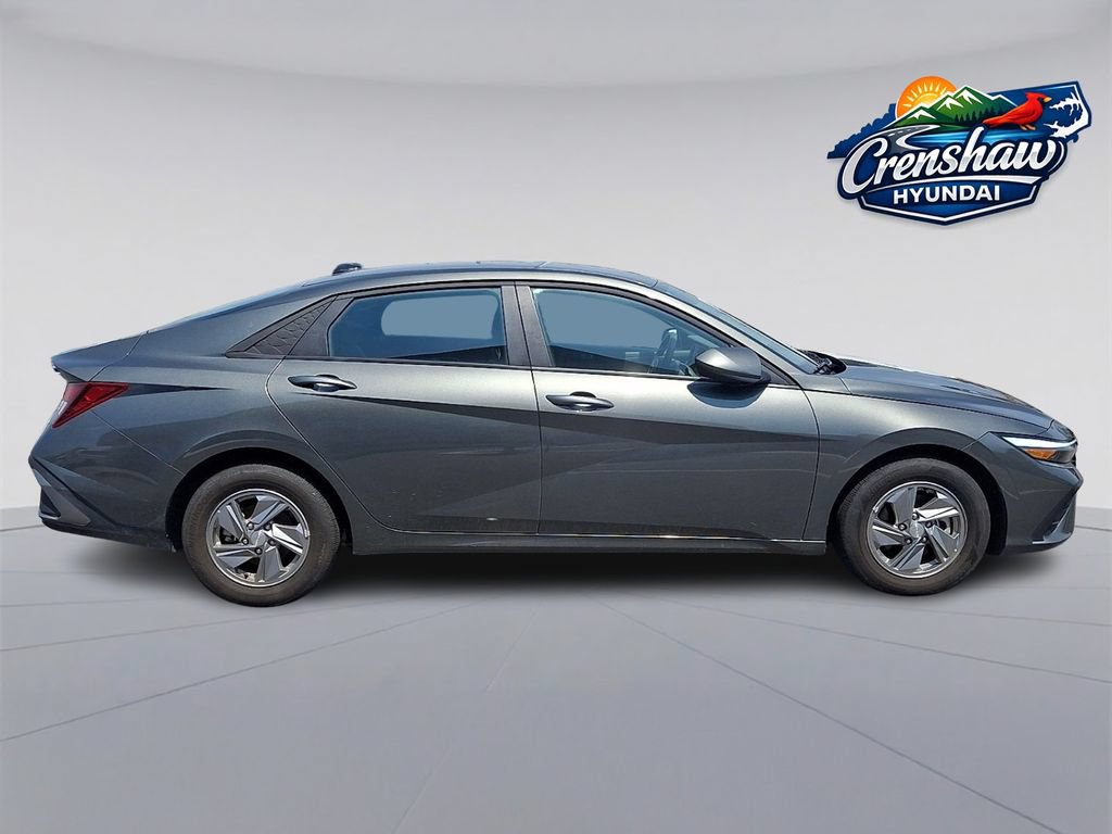 Used 2025 Hyundai Elantra SE FWD image 7