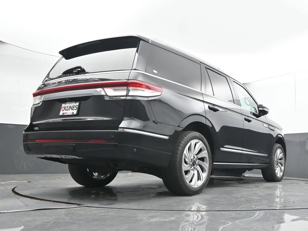 Used 2024 Lincoln Navigator Premiere AWD/4WD image 41