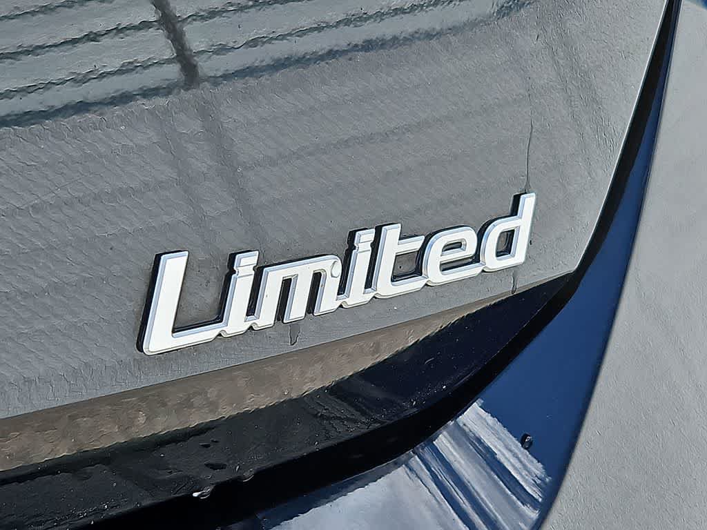 Used 2025 Hyundai Elantra Limited FWD image 35