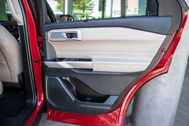 Used 2023 Ford Explorer Limited image 24
