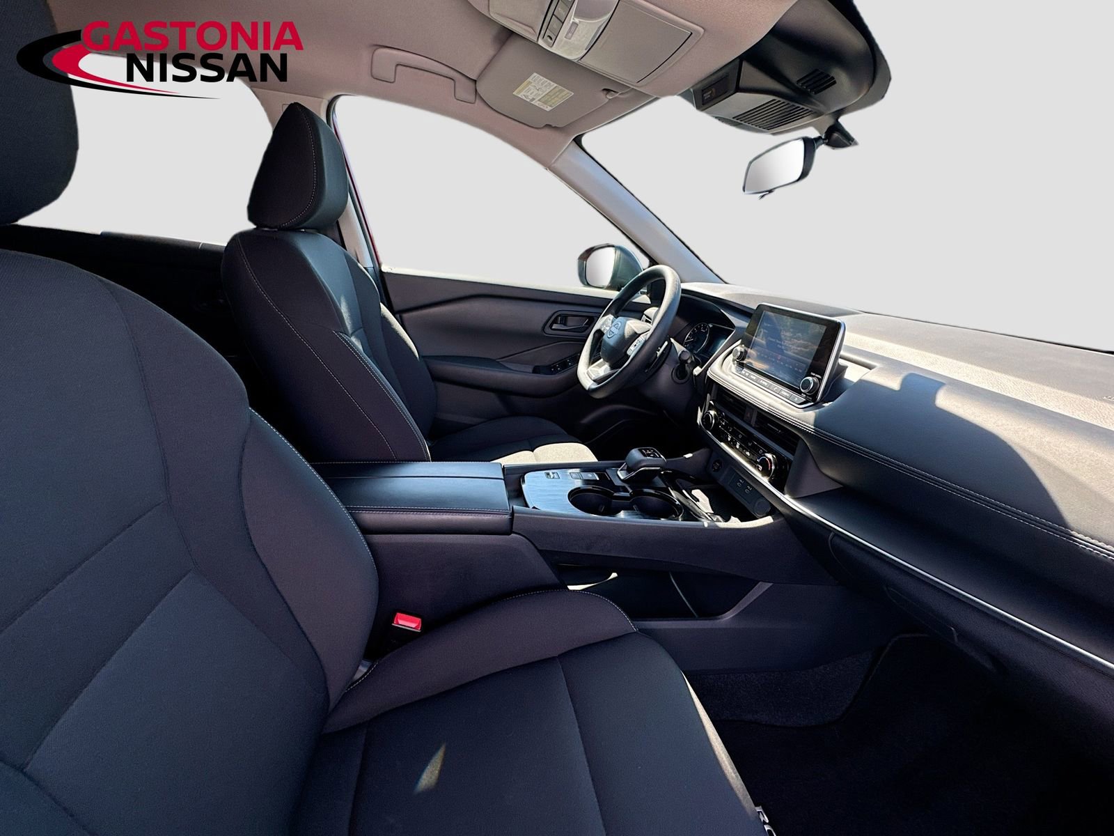 Used 2025 Nissan Rogue S FWD image 36