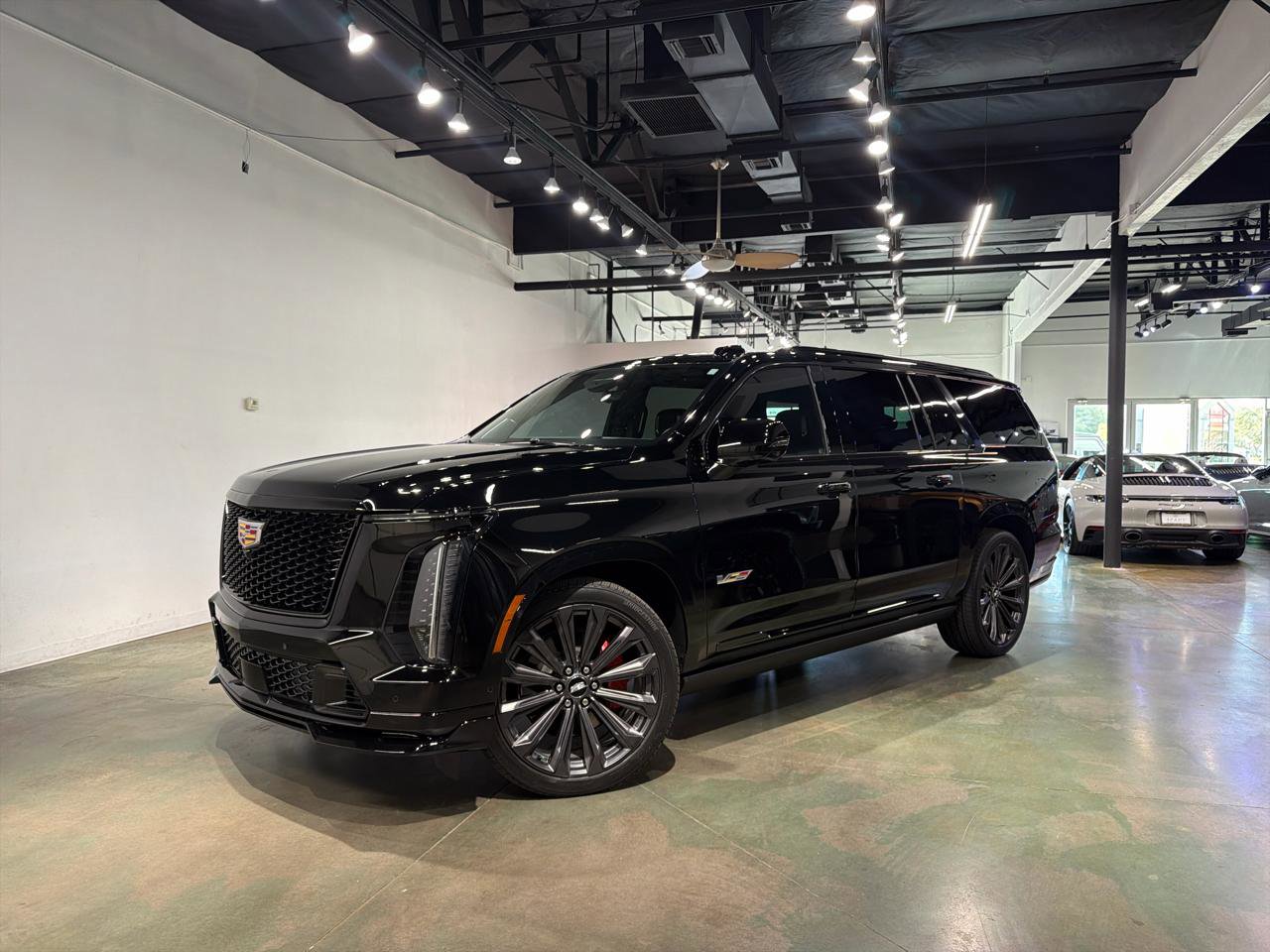 Used 2026 Cadillac Escalade ESV V image 2