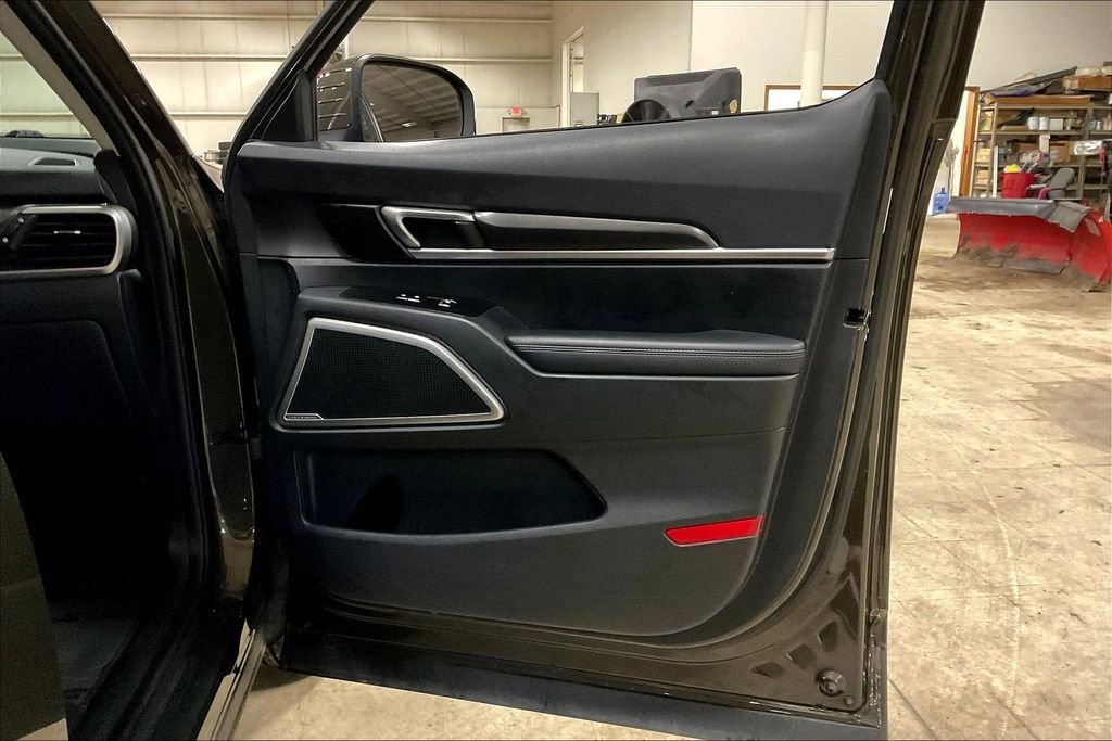 Used 2025 Kia Telluride S AWD/4WD image 23