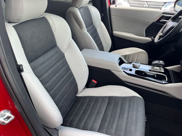 New 2025 Mitsubishi Outlander SE image 34