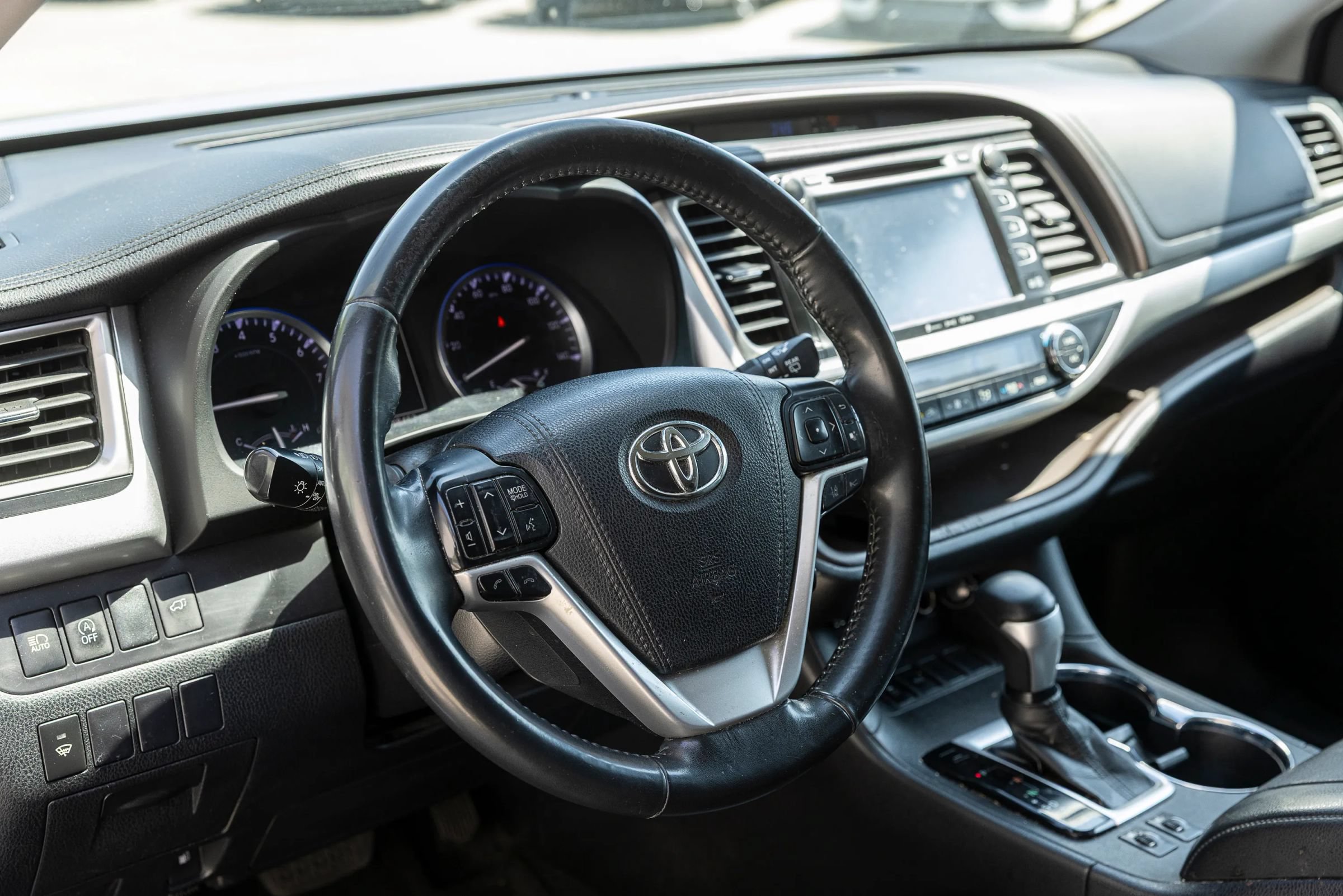 Used 2018 Toyota Highlander XLE FWD image 16