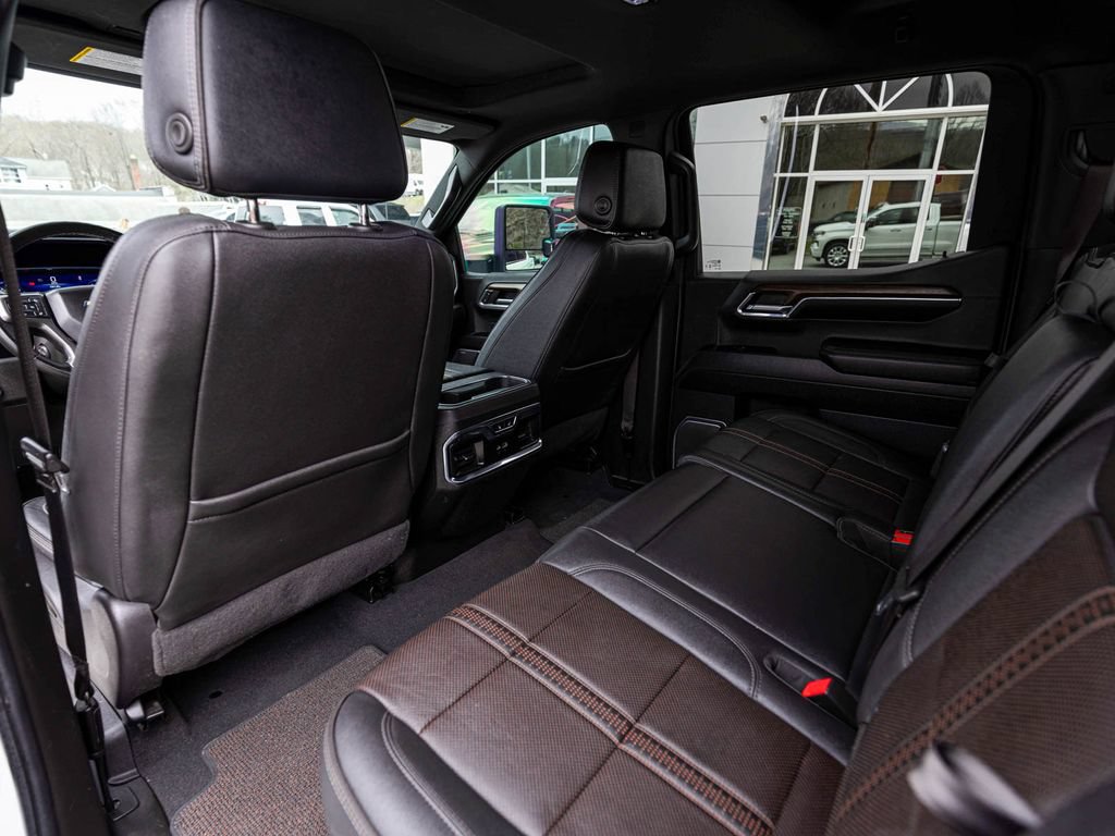 Used 2024 Chevrolet Silverado 1500 High Country w/ Technology Package AWD/4WD image 24