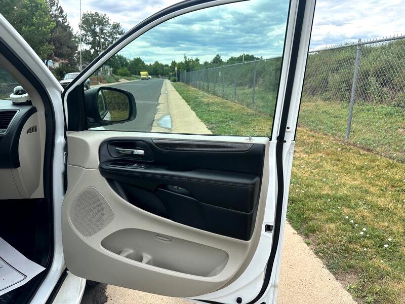 Used 2019 Dodge Grand Caravan SE image 19