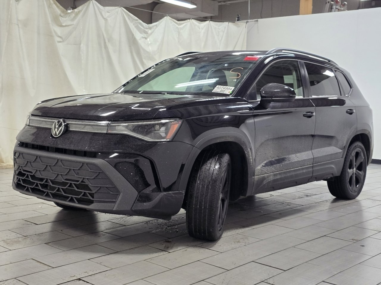 Used 2025 Volkswagen Taos SE image 12