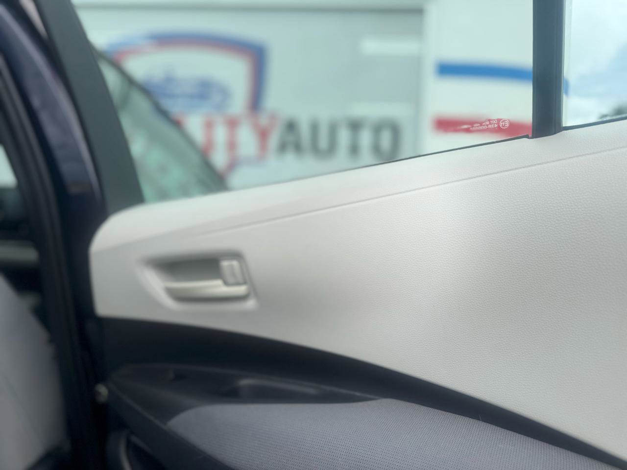 Used 2022 Toyota Corolla LE FWD image 59