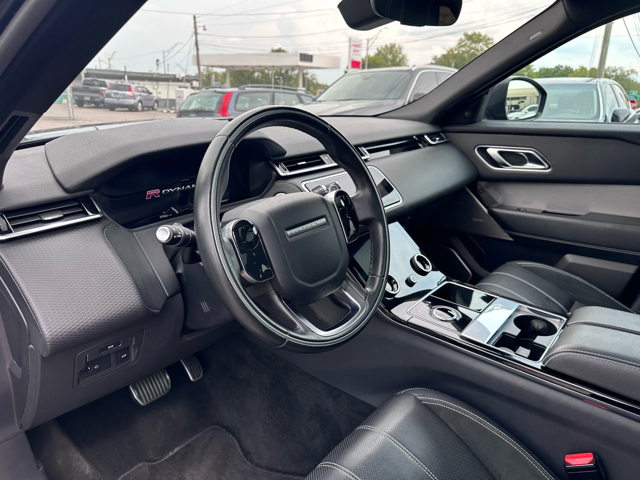 Used 2018 Land Rover Range Rover Velar R-Dynamic SE image 14