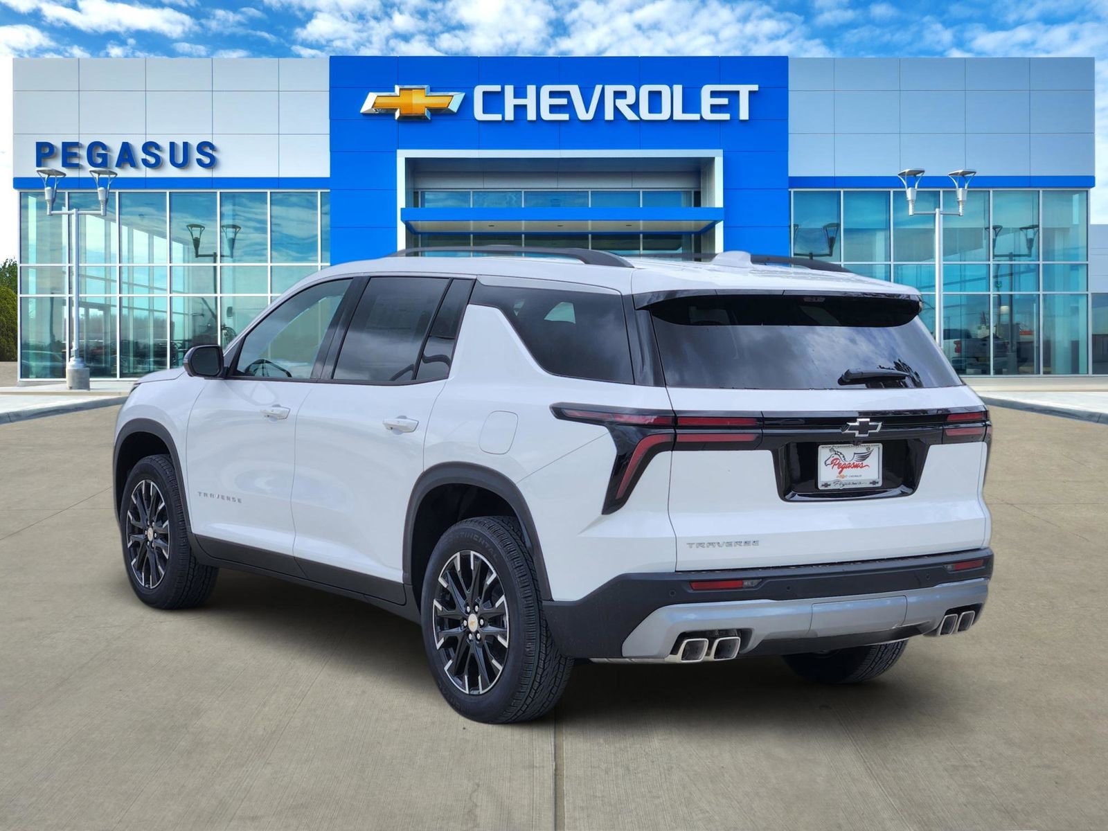New 2026 Chevrolet Traverse LT w/ Sun and Wheel Package FWD image 4