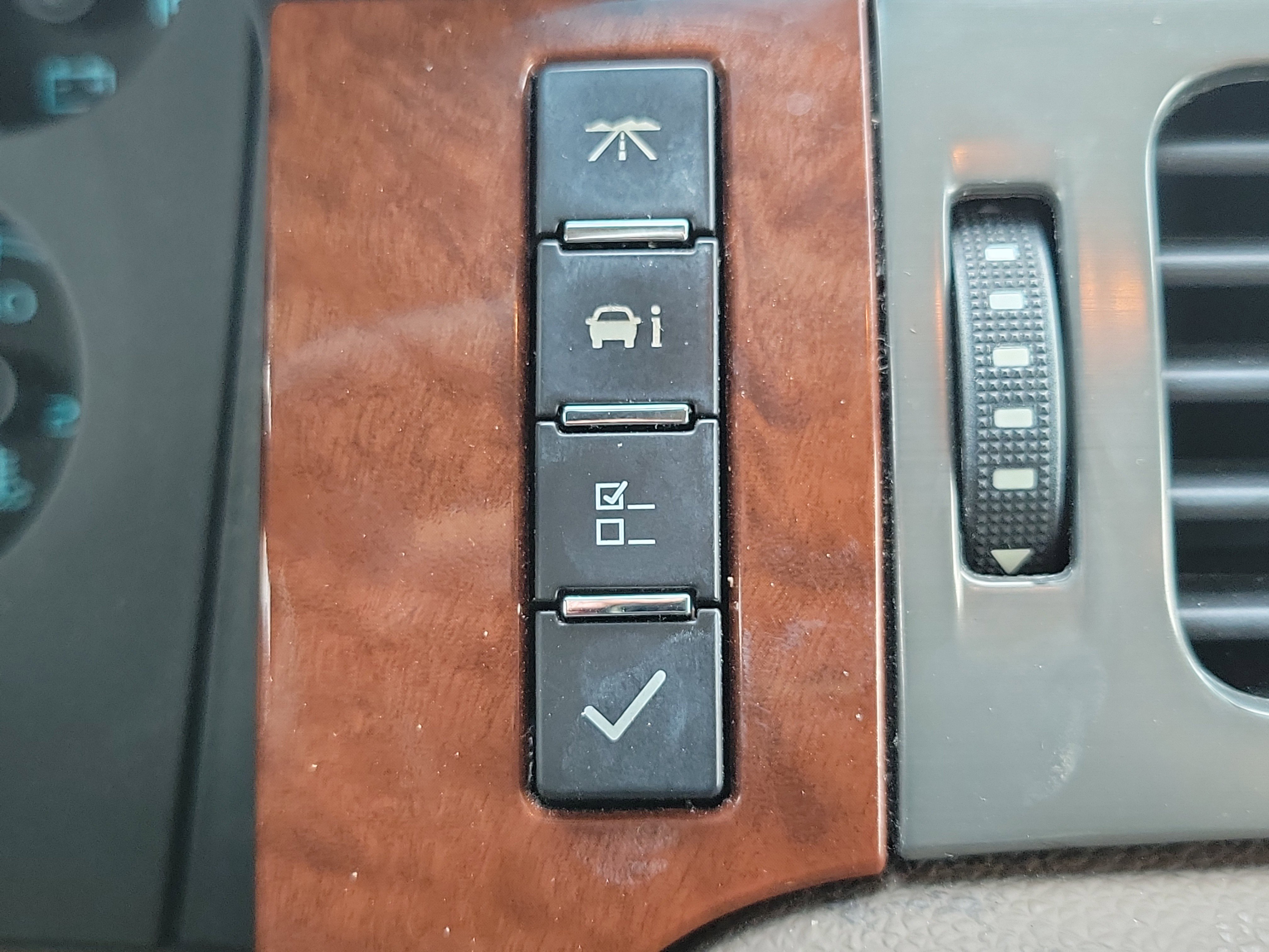 Used 2008 GMC Yukon SLT w/ SLT Preferred Equipment Group image 22