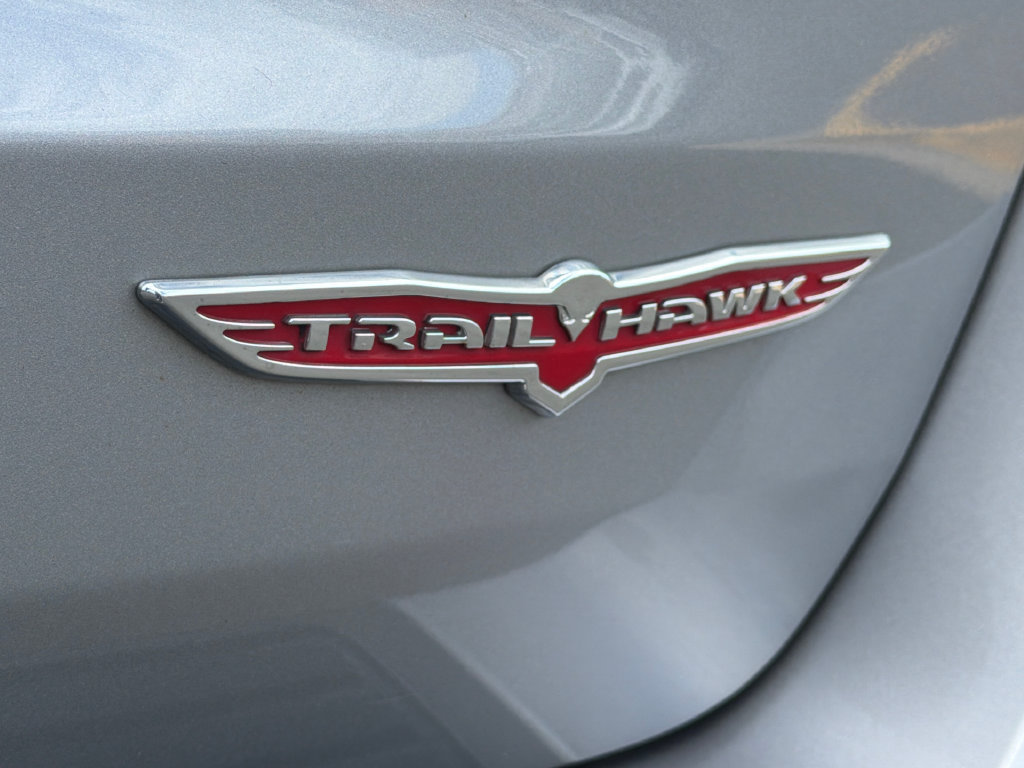 Used 2018 Jeep Grand Cherokee Trailhawk AWD/4WD image 14