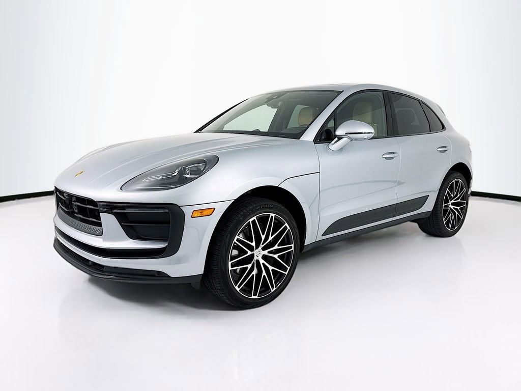 Certified 2025 Porsche Macan AWD/4WD image 1