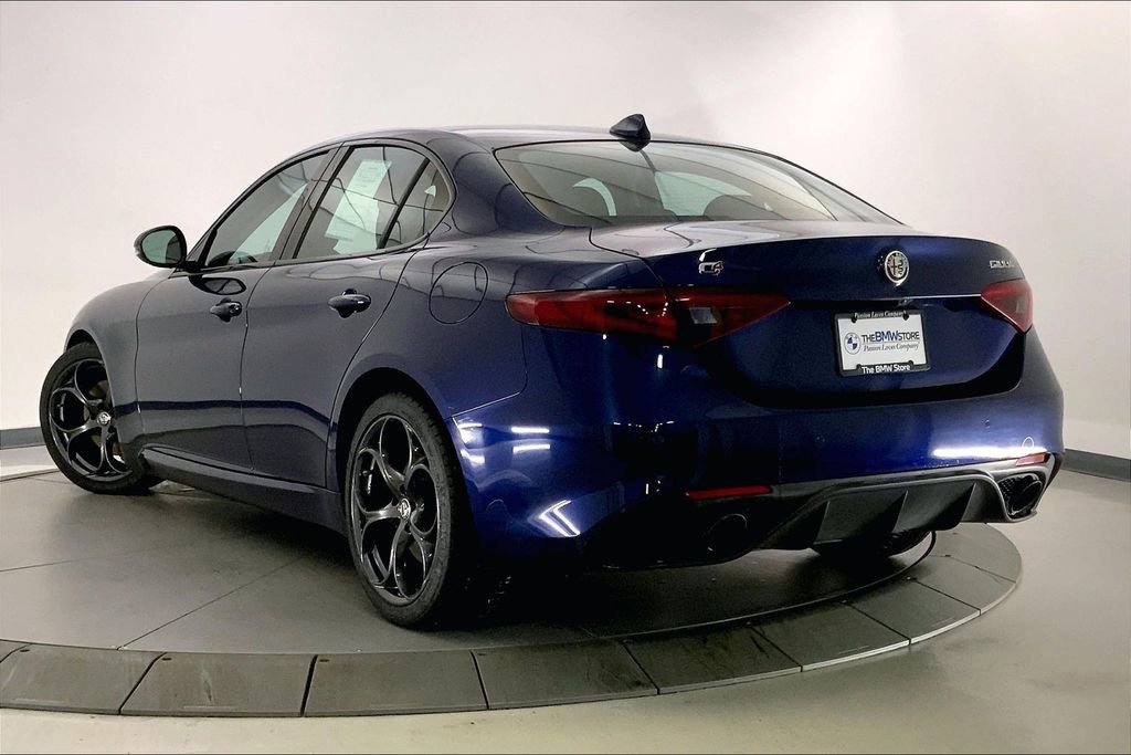 Used 2017 Alfa Romeo Giulia Ti w/ TI 19" Sport Package image 9